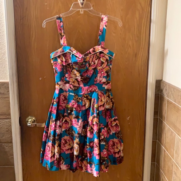 Beach Bash Floral Dress - Picture 1 of 8